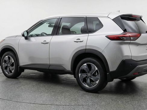 Used 2025 Nissan Rogue SV AWD/4WD image 6