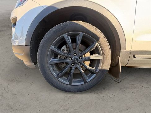 Used 2018 Ford Explorer XLT w/ Equipment Group 202A image 11