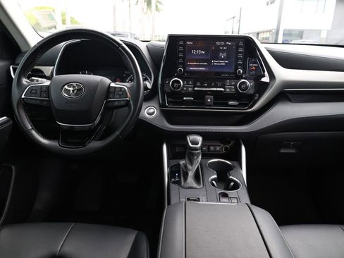 Used 2021 Toyota Highlander XLE image 23