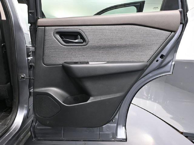 Used 2023 Nissan Rogue S AWD/4WD image 31