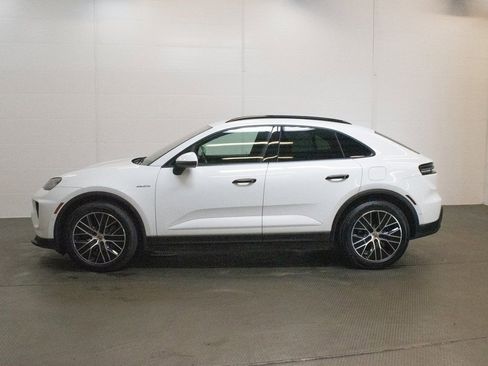 Certified 2025 Porsche Macan 4 Electric AWD/4WD image 2