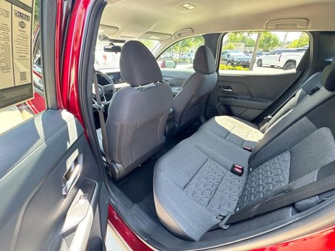 Used 2025 Nissan Kicks SV AWD/4WD image 32