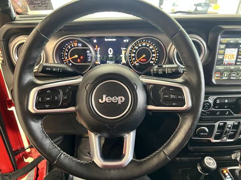 Used 2018 Jeep Wrangler Unlimited Sahara image 8