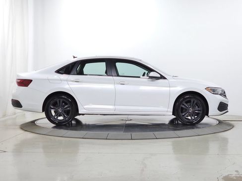 Used 2022 Volkswagen Jetta SE FWD image 11