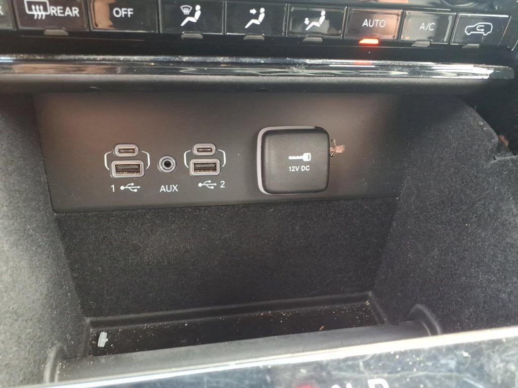 Used 2022 Jeep Grand Cherokee L Limited w/ Trailer Tow Group (B) AWD/4WD image 12