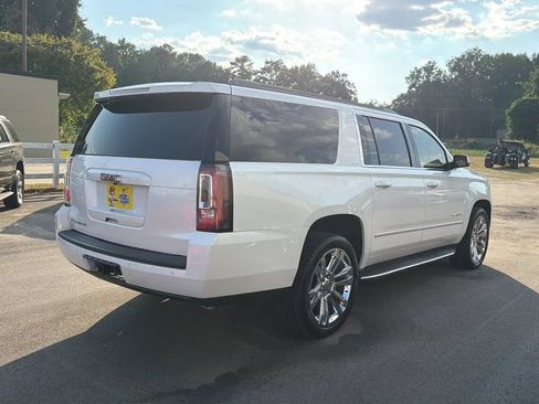 Used 2017 GMC Yukon XL SLT w/ Premium Edition AWD/4WD image 5