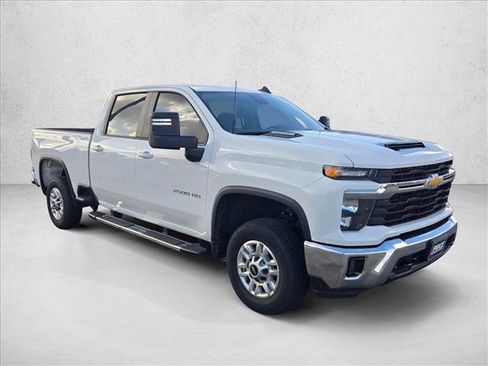 Used 2025 Chevrolet Silverado 2500 LT w/ Convenience Package AWD/4WD image 3