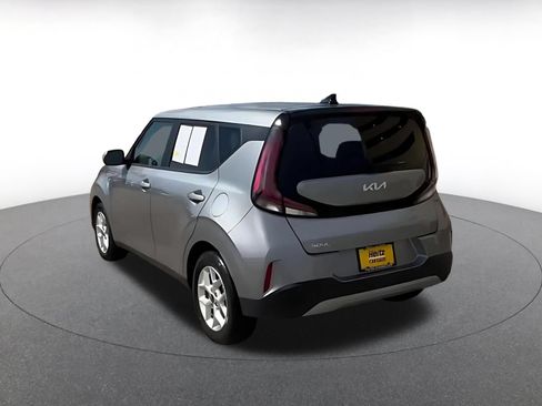 Used 2025 Kia Soul LX w/ LX Technology Package FWD image 10