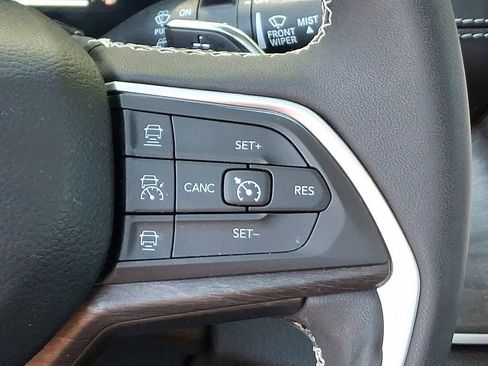 Used 2023 Jeep Grand Cherokee L Limited AWD/4WD image 22