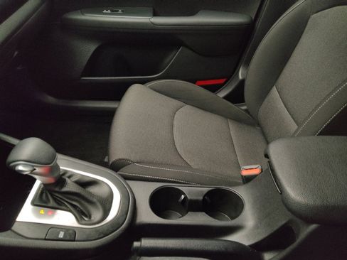 Used 2022 Kia Forte LXS w/ LXS Technology Package image 26