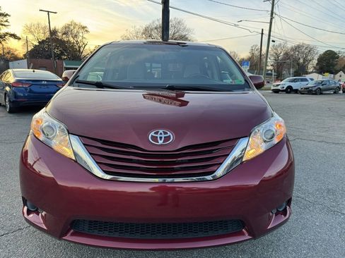 Used 2015 Toyota Sienna LE image 3