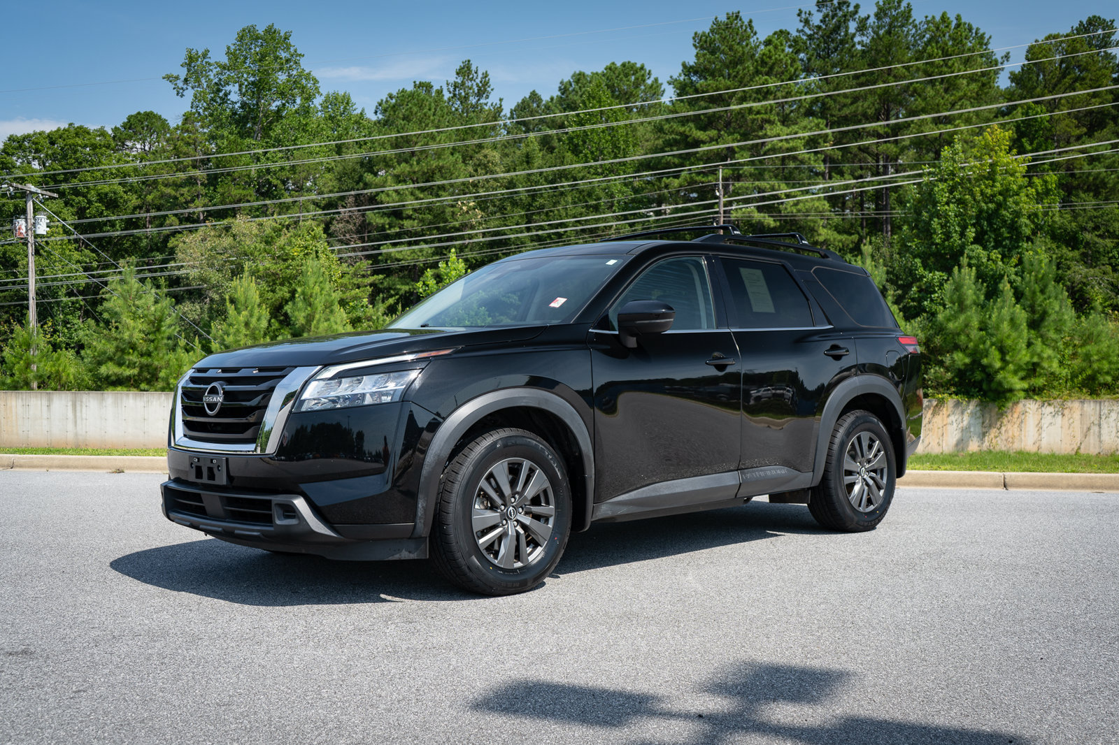 Used 2022 Nissan Pathfinder SV FWD image 3