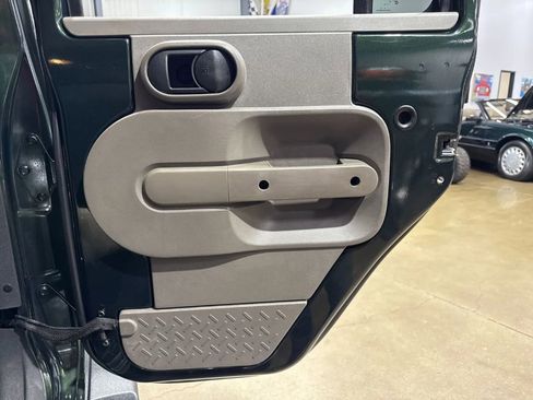 Used 2010 Jeep Wrangler Unlimited Sahara image 18