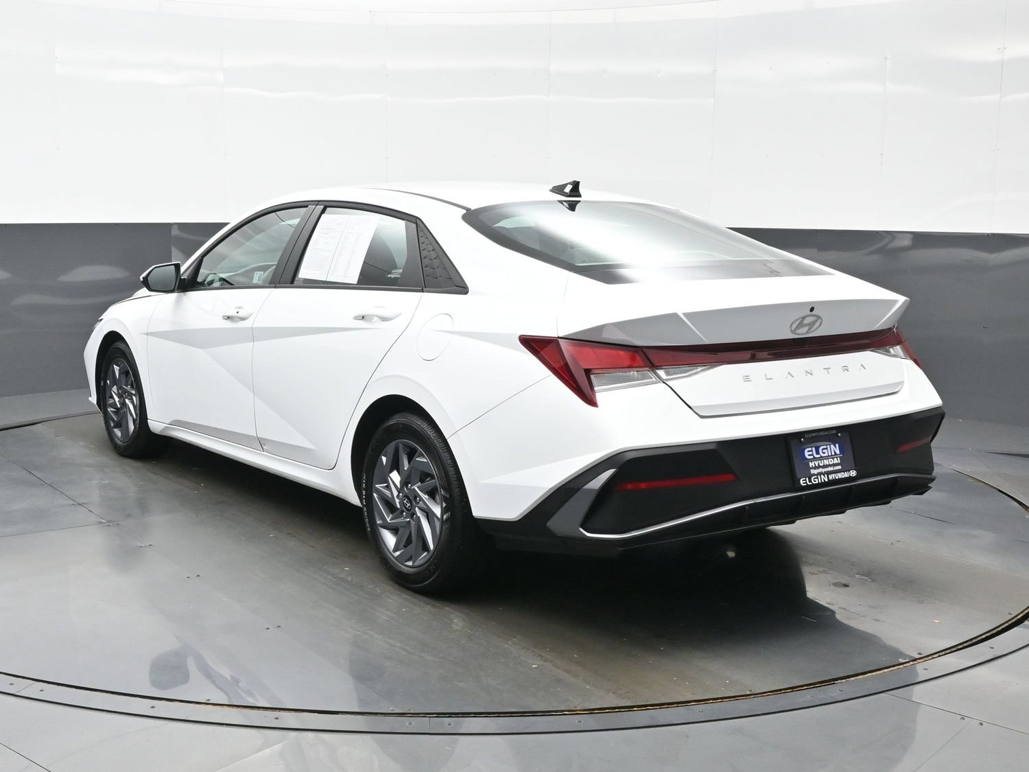 Certified 2024 Hyundai Elantra SEL FWD image 4