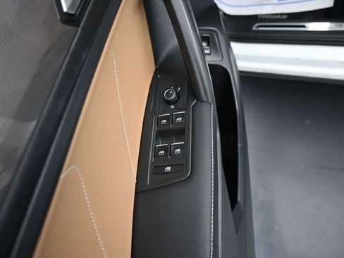 Used 2022 Volkswagen Tiguan SE R-Line image 12