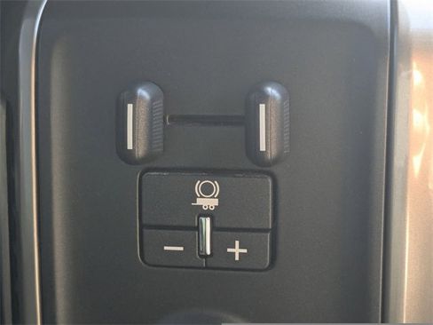 Used 2018 Chevrolet Silverado 1500 High Country image 25