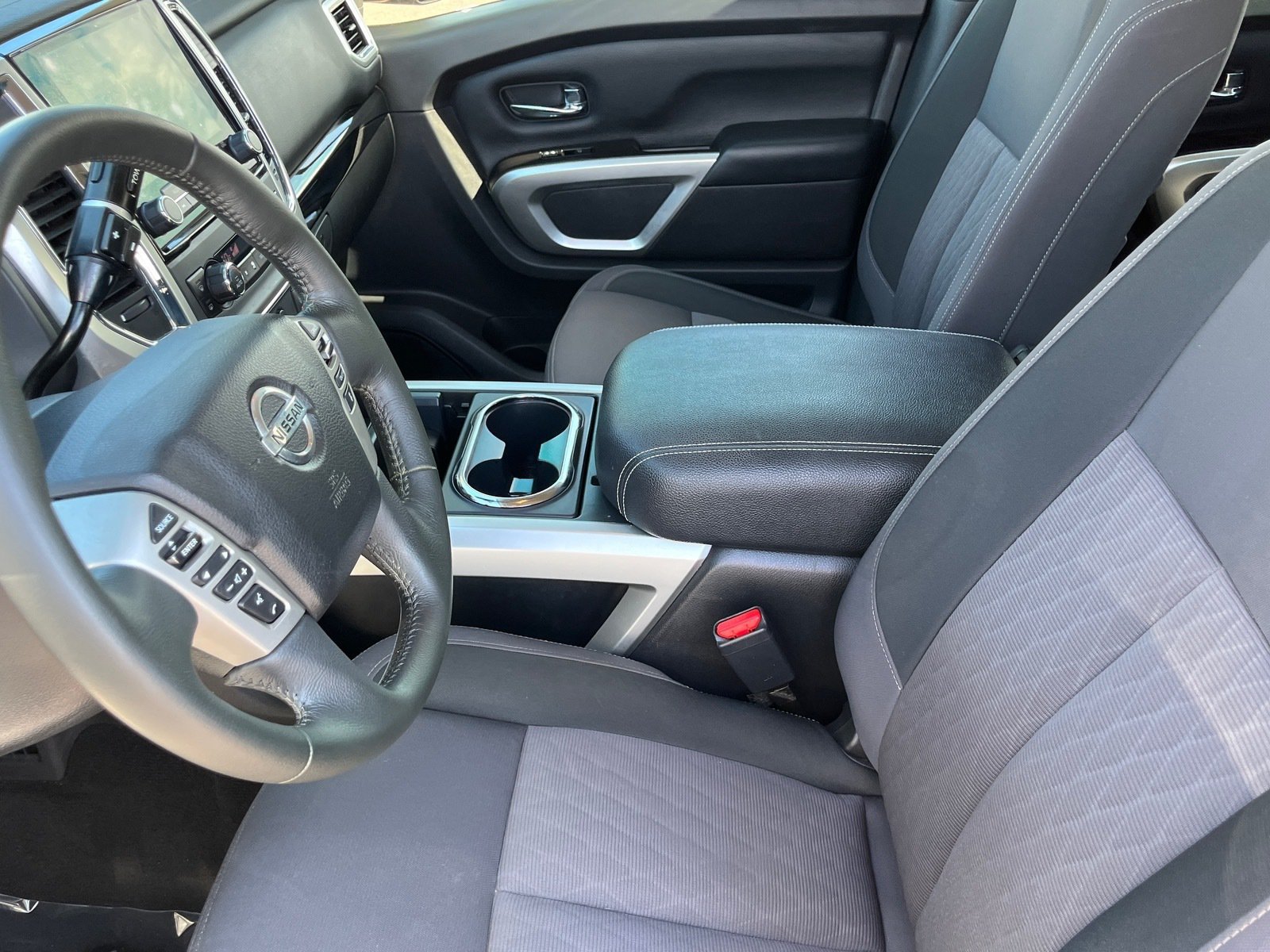 Used 2020 Nissan Titan SV w/ SV Convenience Package RWD image 17