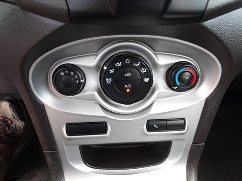Used 2014 Ford Fiesta SE FWD image 13
