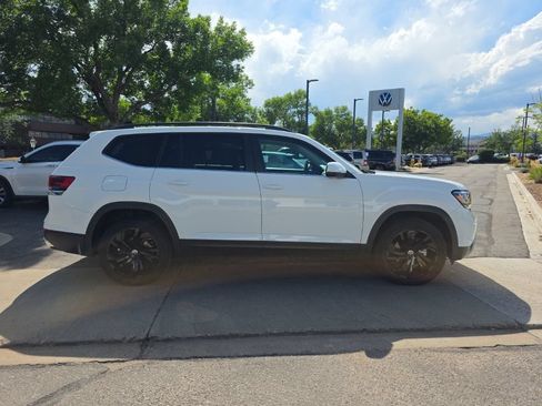 Used 2023 Volkswagen Atlas SE w/ Panoramic Sunroof Package AWD/4WD image 6