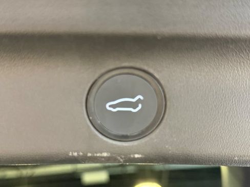 Used 2021 Tesla Model Y Long Range AWD/4WD image 28