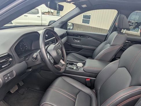 Used 2025 Honda Pilot TrailSport image 18