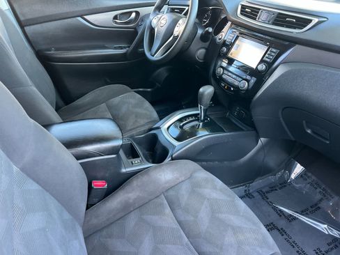 Used 2016 Nissan Rogue SV w/ SV Premium Package image 16