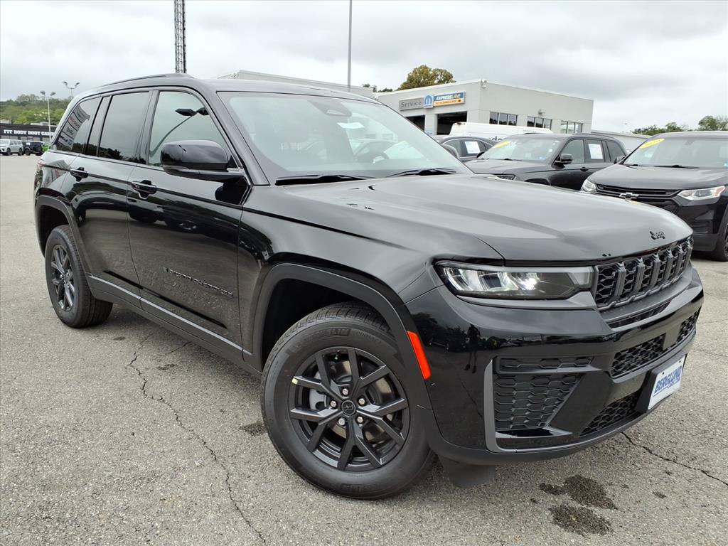 New 2027 Jeep Grand Cherokee Altitude AWD/4WD image 2