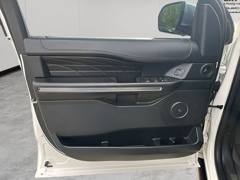 Used 2021 Ford Expedition Platinum RWD image 25