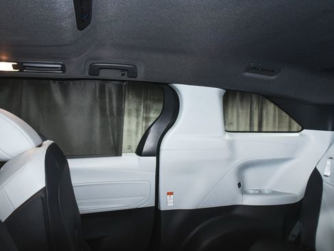 Used 2024 Toyota Sienna XSE FWD image 46