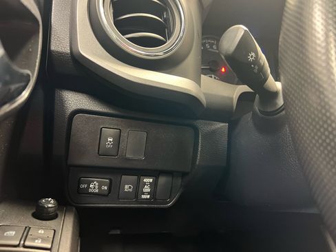 Used 2022 Toyota Tacoma TRD Off-Road w/ Technology Package image 23