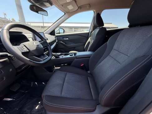 Used 2025 Nissan Rogue SV AWD/4WD image 27