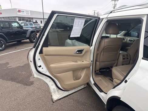 Used 2014 Nissan Pathfinder SL w/ Trailer Tow Package image 17