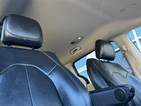 Used 2020 Chrysler Pacifica Touring-L image 19