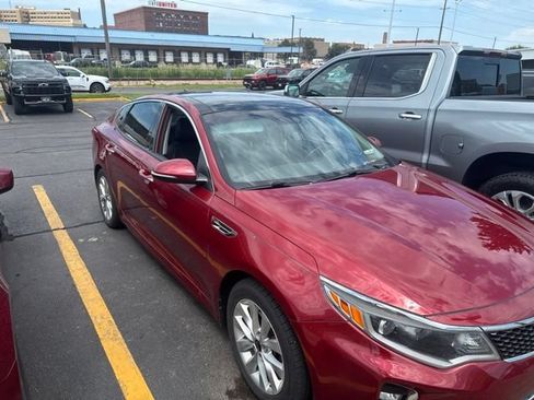 Used 2018 Kia Optima S w/ Panoramic Sunroof Package FWD image 3
