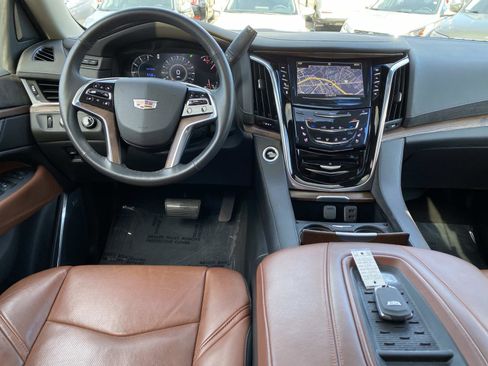 Used 2017 Cadillac Escalade ESV Premium Luxury AWD/4WD image 14