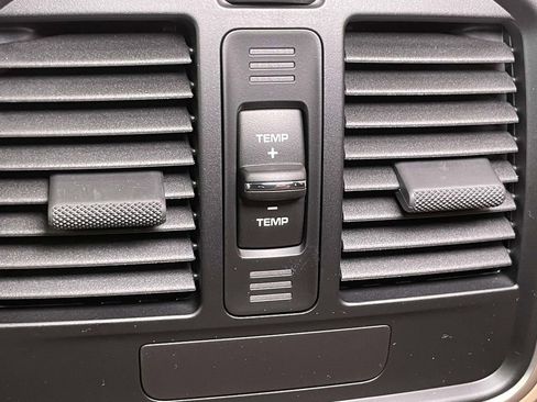 New 2026 Porsche Macan image 25