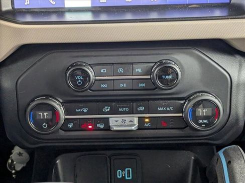 Used 2023 Ford Bronco Wildtrak image 15