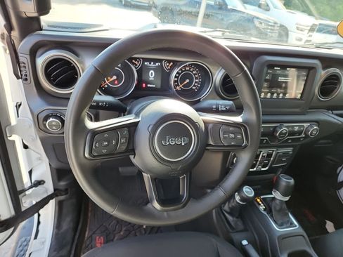 Used 2023 Jeep Gladiator Sport AWD/4WD image 12