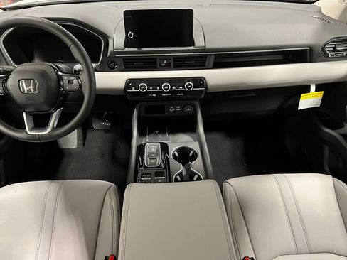 New 2025 Honda Pilot Touring image 19