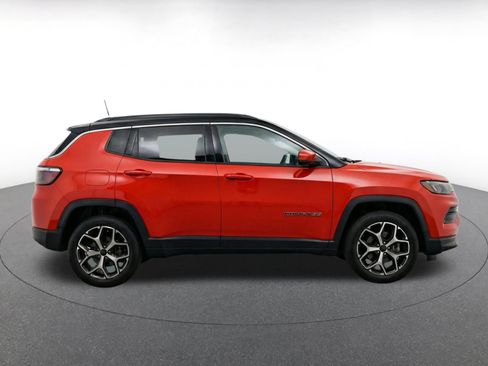 Used 2025 Jeep Compass Limited AWD/4WD image 10