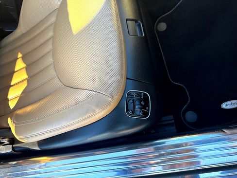 Used 2011 Mercedes-Benz SL 550 image 18