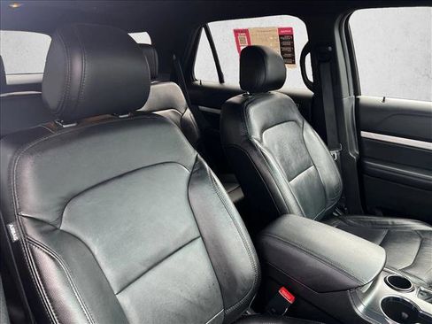 Used 2017 Ford Explorer XLT w/ Equipment Group 202A image 24