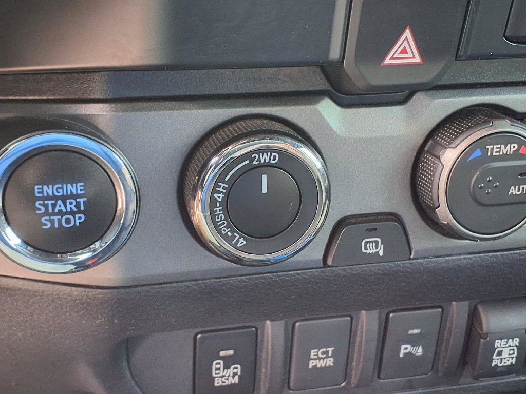 Used 2020 Toyota Tacoma TRD Off-Road w/ Technology Package AWD/4WD image 30