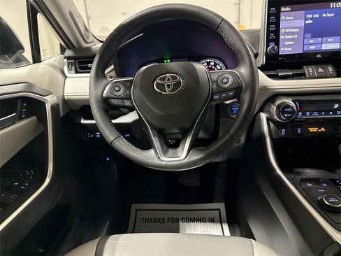 Used 2022 Toyota RAV4 XLE Premium image 20