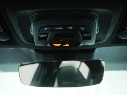 Used 2025 Toyota Corolla SE w/ SE Premium Package FWD image 21