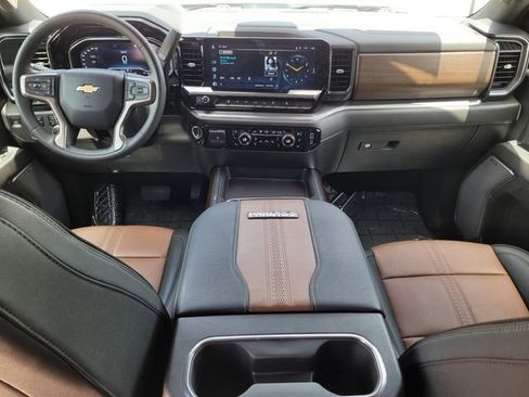 Used 2024 Chevrolet Silverado 2500 High Country w/ High Country Premium Package AWD/4WD image 14