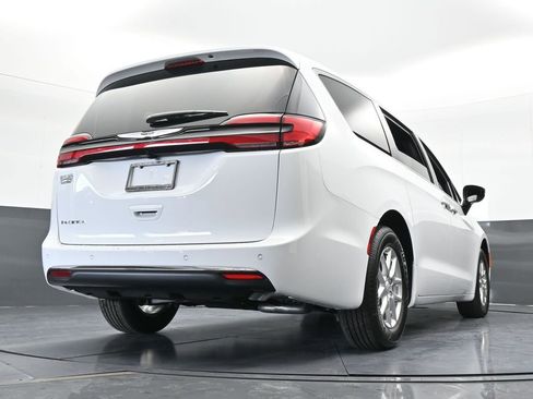 New 2026 Chrysler Pacifica Select image 52