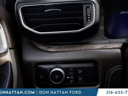 Used 2020 Ford Explorer Platinum w/ Premium Technology Package AWD/4WD image 11