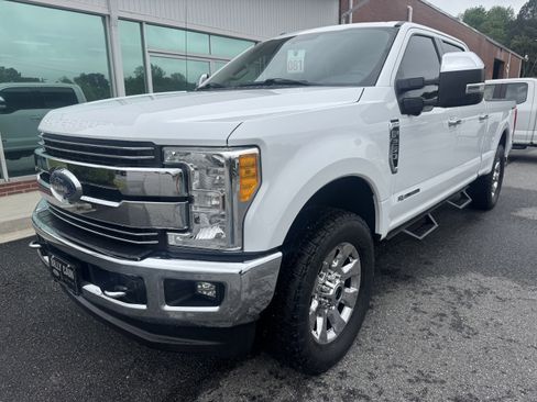 Used 2017 Ford F250 Lariat w/ Chrome Package AWD/4WD image 5