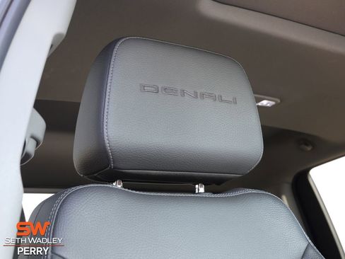 Used 2023 GMC Sierra 2500 Denali w/ Denali Ultimate Package image 17